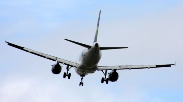 Airbus A319 — - On Final 30L