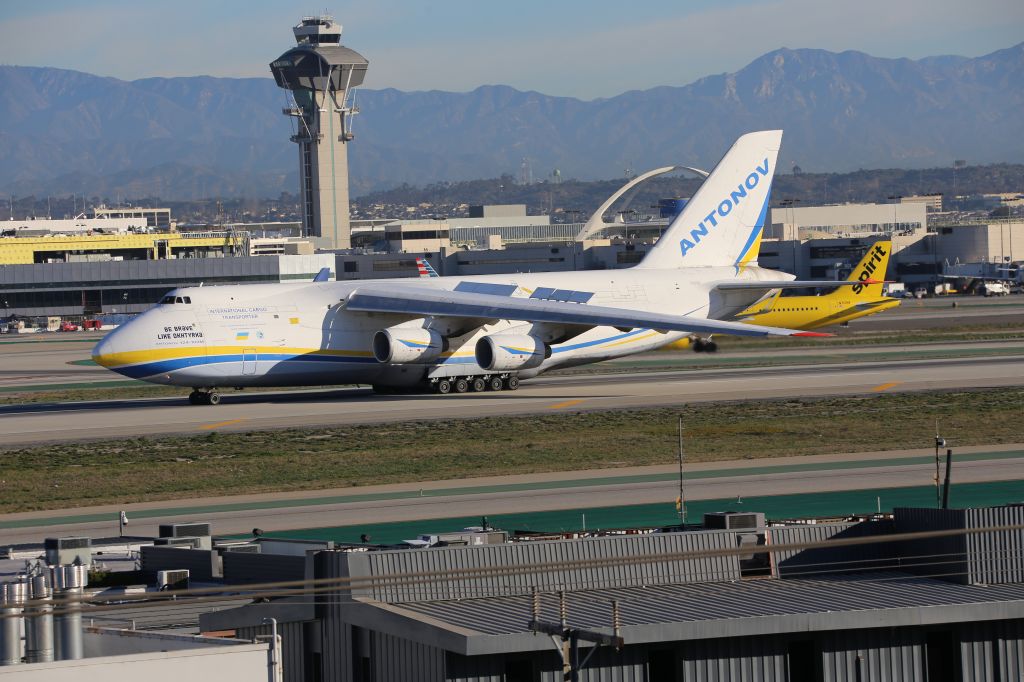 Antonov An-124 Ruslan (UR-82008)