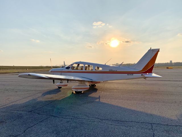 Piper Cherokee (N21428) - Good ol' 428 out in the evening sun