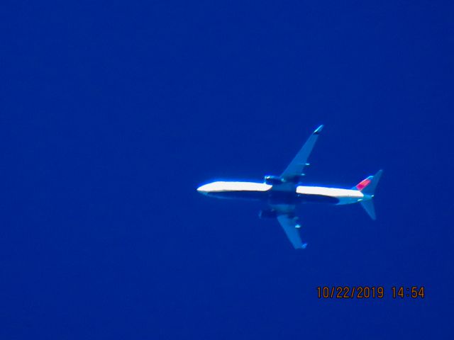 Boeing 737-900 (N815DN)