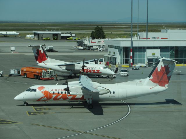 de Havilland Dash 8-400 (C-GMON)