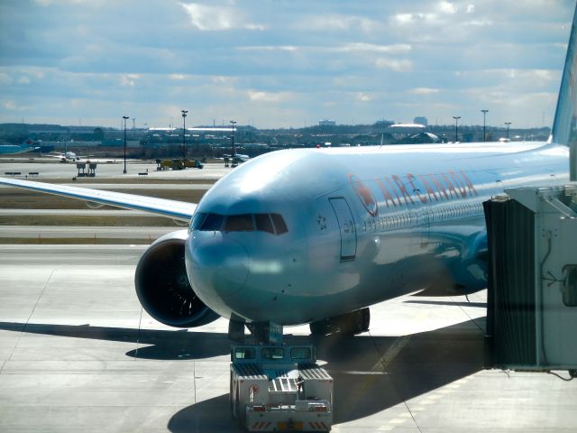 BOEING 777-300ER (C-FIUR)