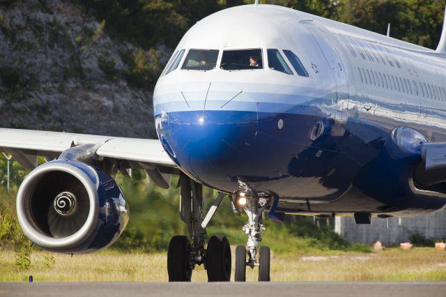 Airbus A320 (N403UA)