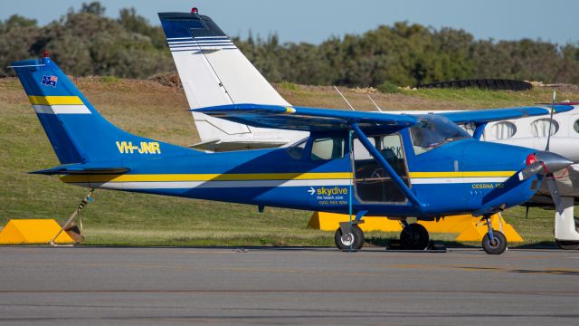 Cessna 152 (VH-JNR)