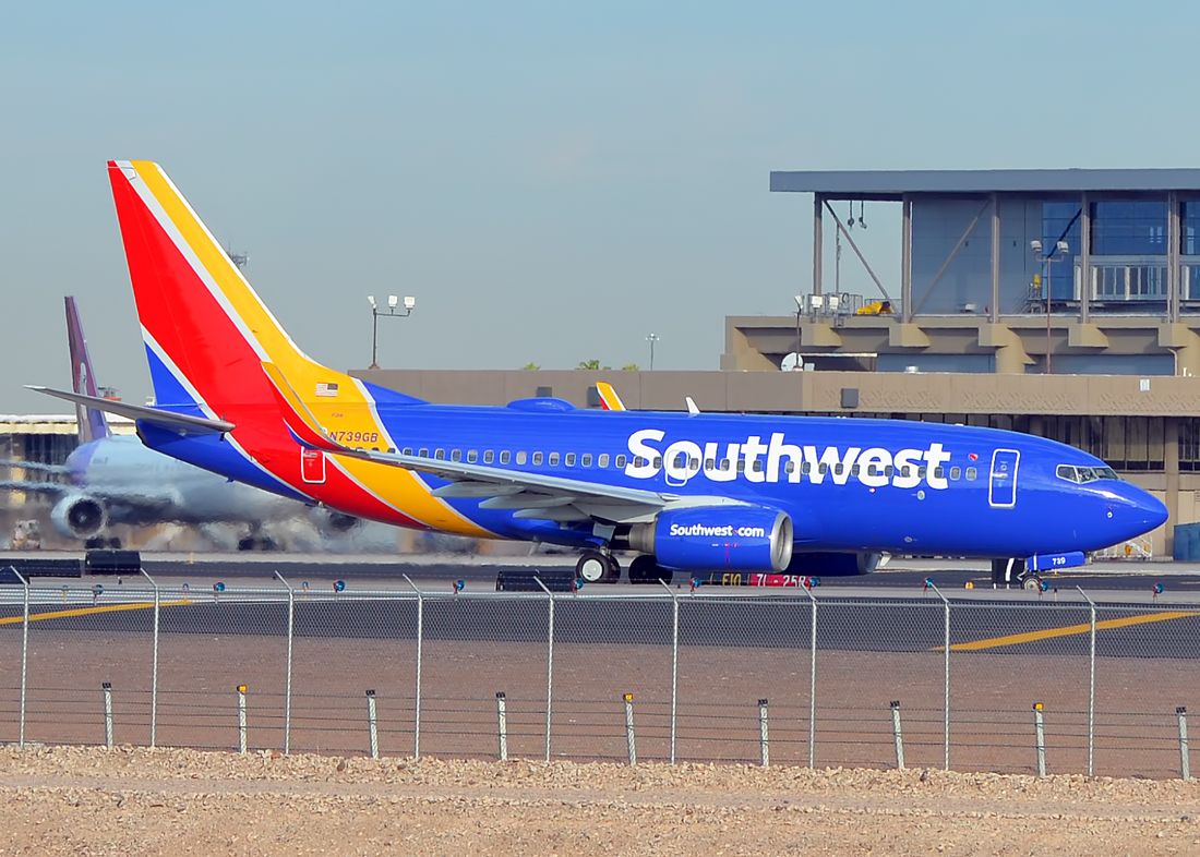 Boeing 737-700 (N739GB)