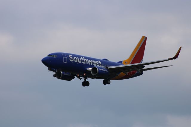 Boeing 737-700 (N764SW)