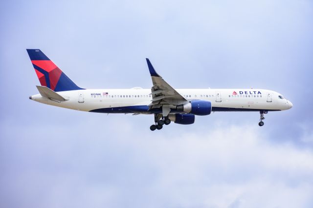 Boeing 757-200 (N551NW) - Delta Air Lines Boeing 757-251 (N551NW) en route from Hartsfield-Jackson Atlanta International Airport (KATL) arrives at Buffalo Niagara International Airport (KBUF) on March 26, 2025 