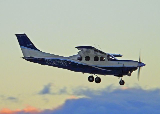 Cessna P210 Pressurized Centurion (N242RY)