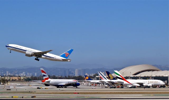 Airbus A380-800 (G-XLEG)