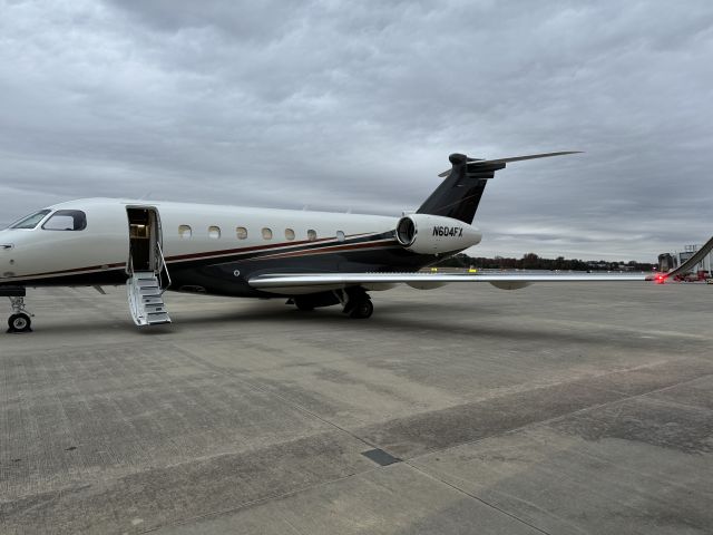 Embraer Legacy 550 (N602FX)