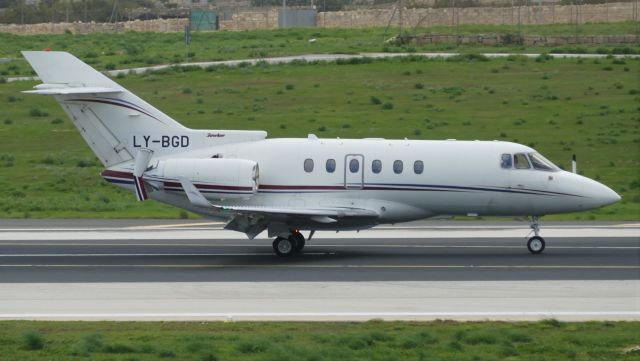 Hawker 800 (LY-BGD) - On landing RW31 