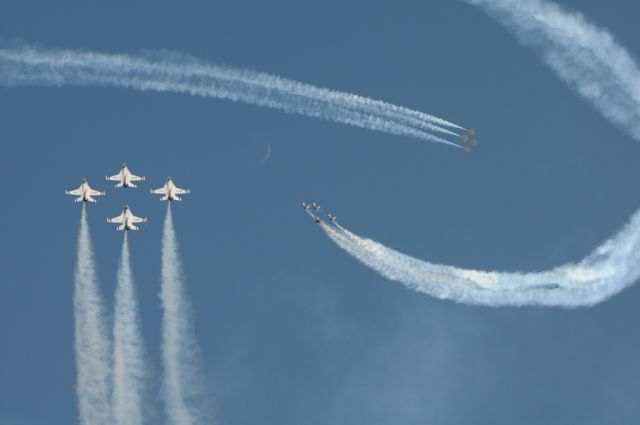 Lockheed F-16 Fighting Falcon (AWEF) - Thunderbirds at USAFA Graduation.