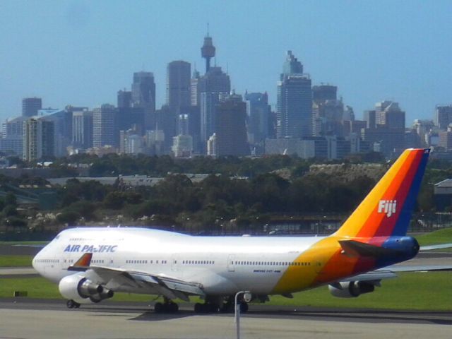 Boeing 747-400 (DQ-FJK)