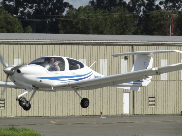 Diamond Star (N825US) - Taking off RWY 24
