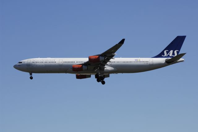 Airbus A340-300 (OY-KBC) - Final Approach to Narita Intl Airport R/W34L on 2012/11/04