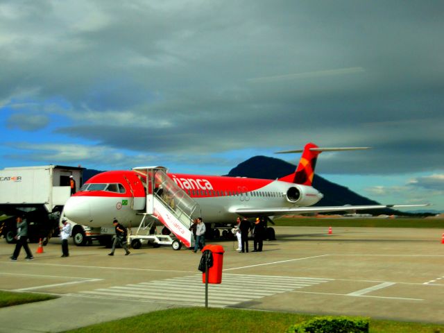 Fokker 100 (PR-OAJ)