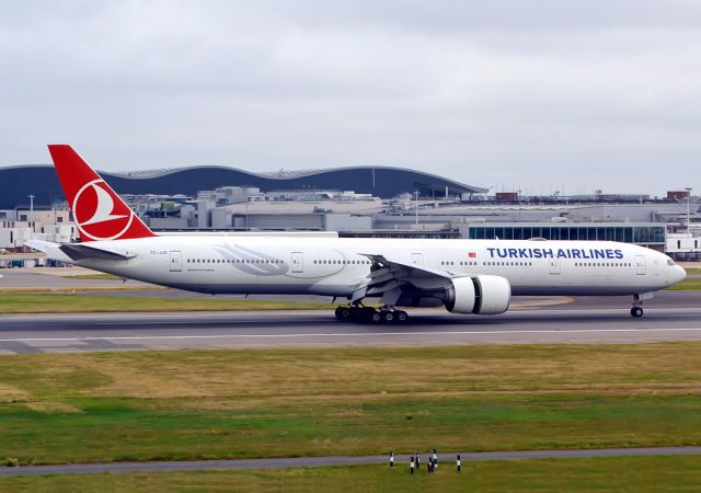 BOEING 777-300 (TC-JJG)