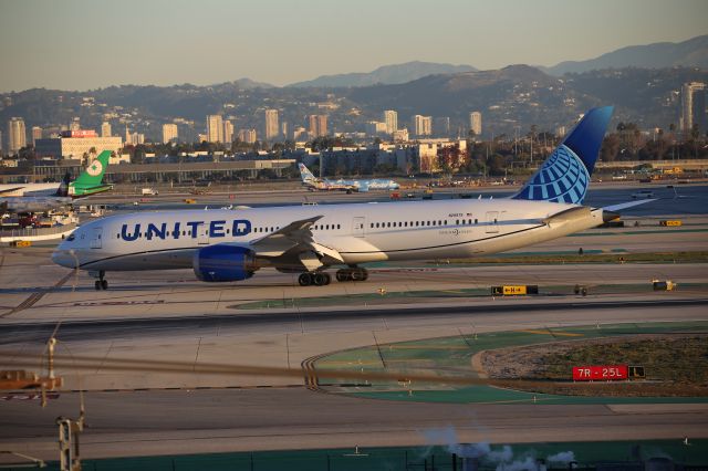 Boeing 787-9 Dreamliner (N29975)