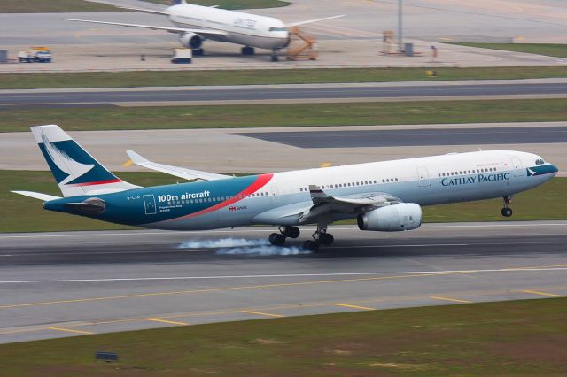 Airbus A330-300 —