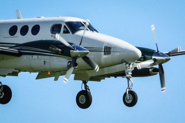 Beechcraft King Air 90 (N753GS) - N753GS landing at KGAI 