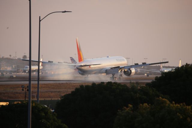 BOEING 777-300ER (RP-C7777)