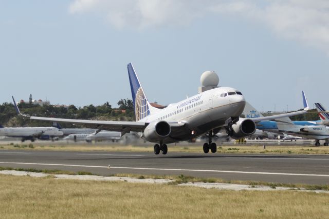 Boeing 737-700 (N33714)