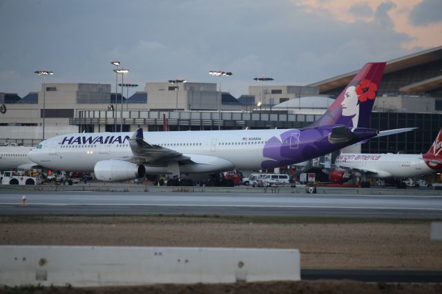 Airbus A330-200 (N399HA)