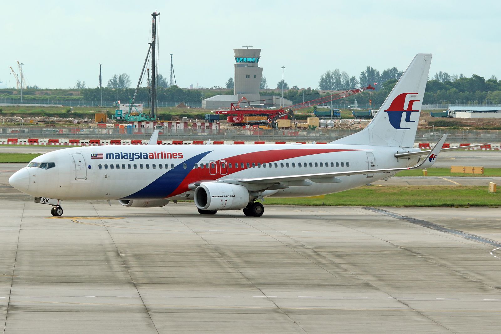 Boeing 737-700 (9M-MXK)