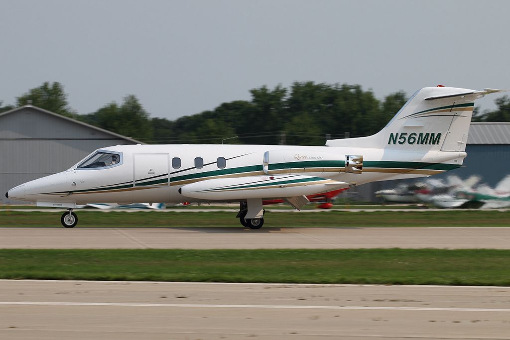 Learjet 24 (N56MM)