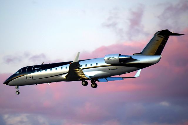 Canadair Regional Jet CRJ-200 (N602SJ) - Approaching KSJC with some gorgeous cotton candy clouds in the background.