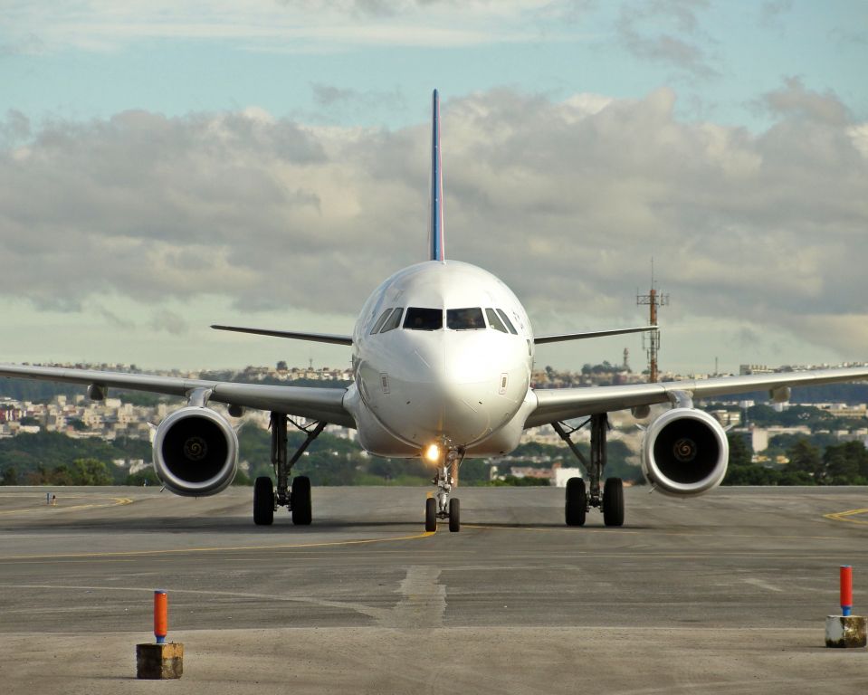 Airbus A321 (PT-MXI) - Airbus A321-231 