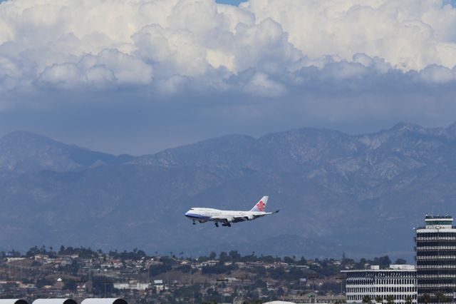 Boeing 747-400 (B-1820) - HOT SUMMER AFTERNOON