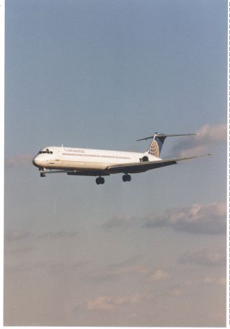 McDonnell Douglas MD-80 — - Continental MD80 (or similar) approaching runway 33L at KBWI, late 1996