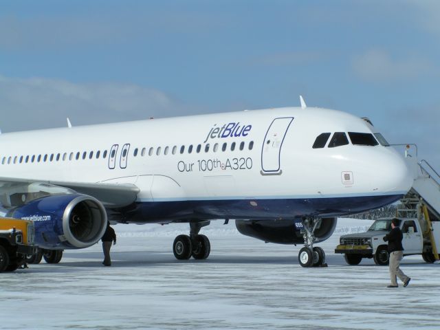 Airbus A320 (N655JB)