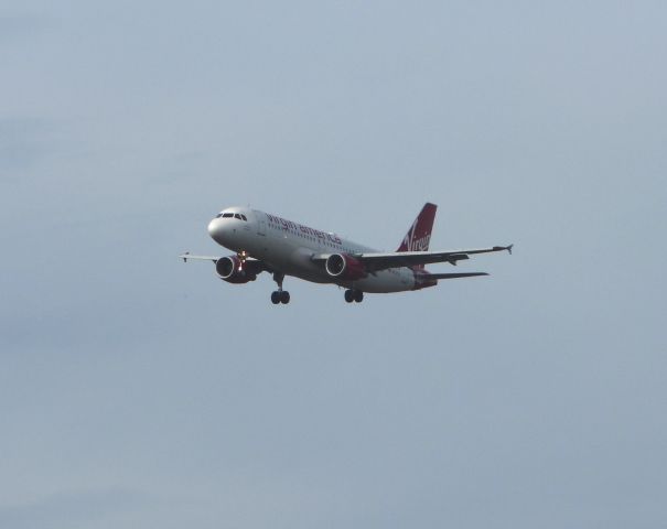 Airbus A320 (N625VA)