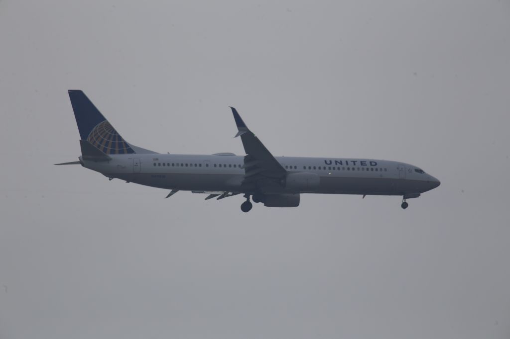 Boeing 737-900 (N69818)