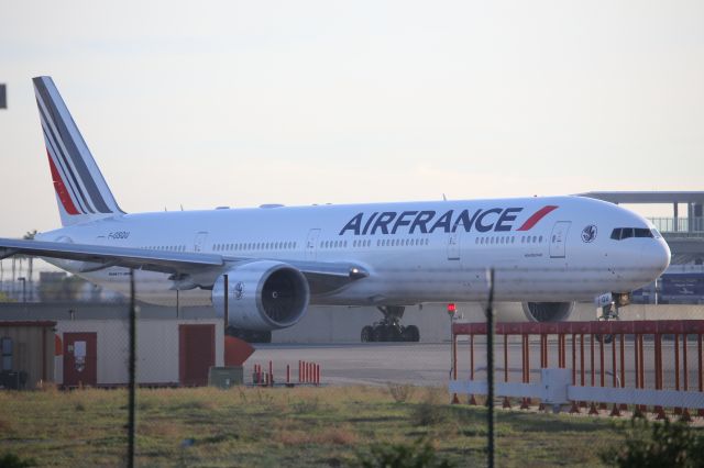 BOEING 777-300ER (F-GSQU)