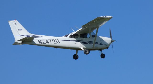 Cessna Skyhawk (N2472U) - On final is this 2005 Cessna Skyhawk SP 172S in the Summer of 2019.