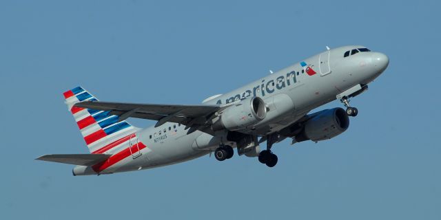 Airbus A319 (N714US) - phoenix sky harbor international airport 14JAN21