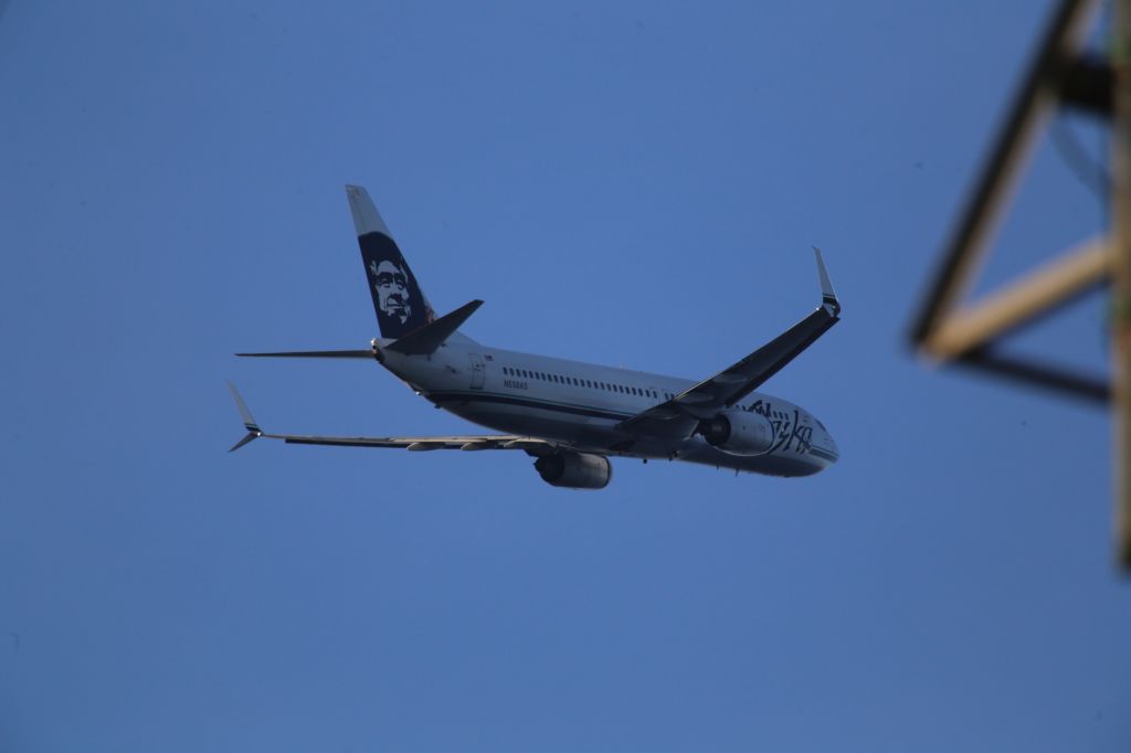 Boeing 737-800 (N558AS)