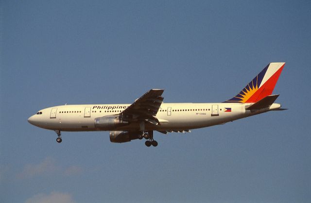 Airbus A300F4-600 (RP-C3002) - Final Approach to Narita Intl Airport Rwy34 on 1988/10/19