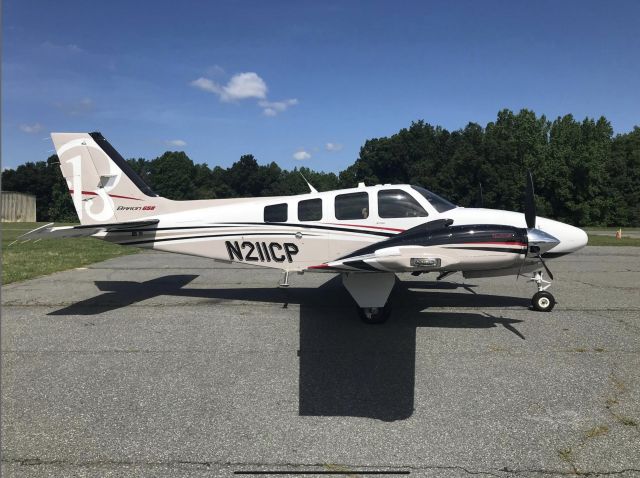 Beechcraft Baron (58) (N211CP)