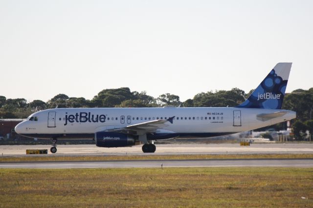 Airbus A320 (N634JB) - JetBlue Flight 431 (N634JB) "B*L*U*E" arrives at Sarasota-Bradenton International Airport following a fligh from Laguadia Airport