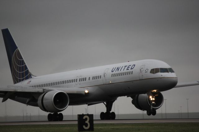 Boeing 757-200 (N550UA)