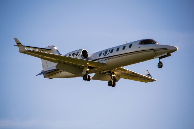 Learjet 31 (C-FVNC) - C-FVNC on final at CYXU London.