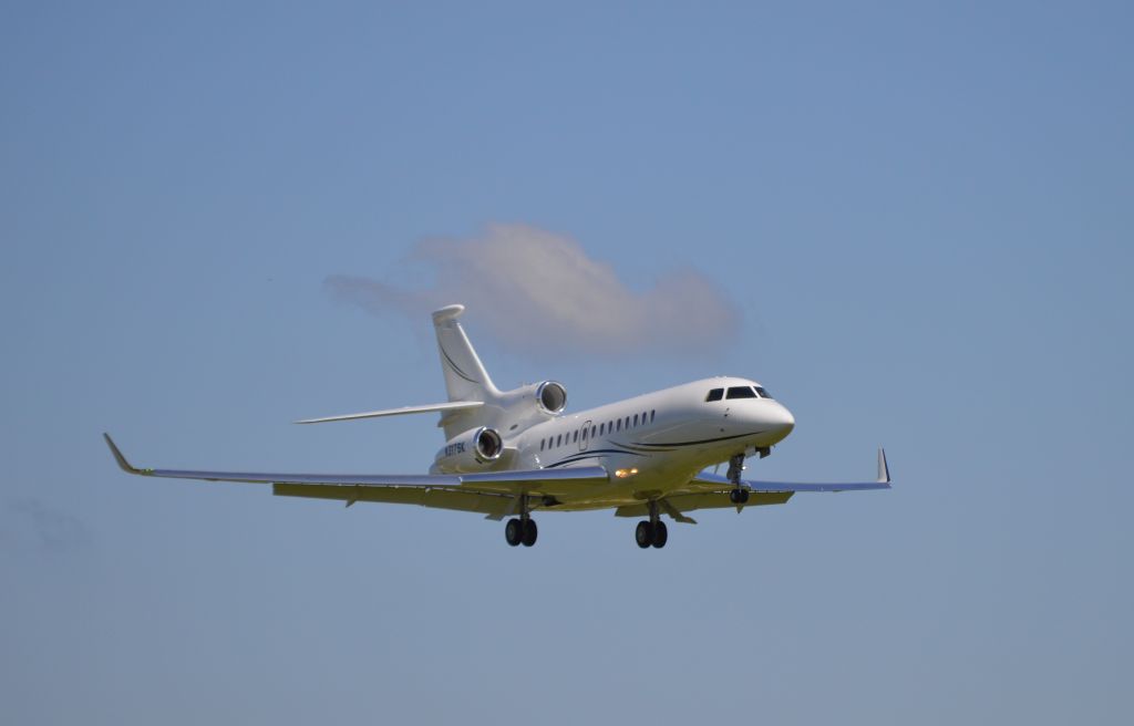 Dassault Falcon 7X (N317SK) - On Final