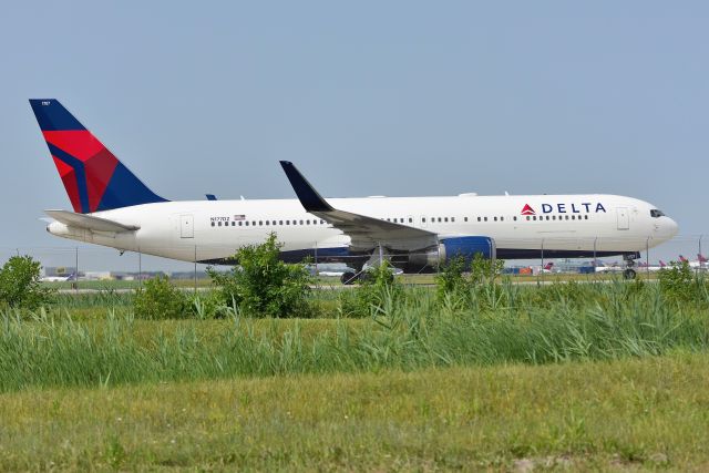 BOEING 767-300 (N177DZ) - 07-09-19