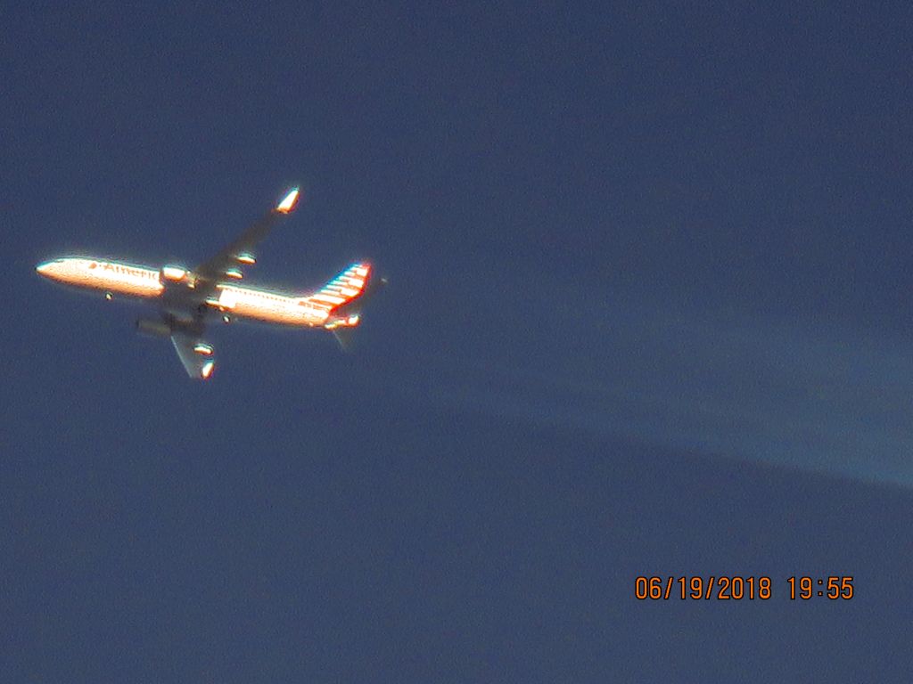 Boeing 737-800 (N942NN)