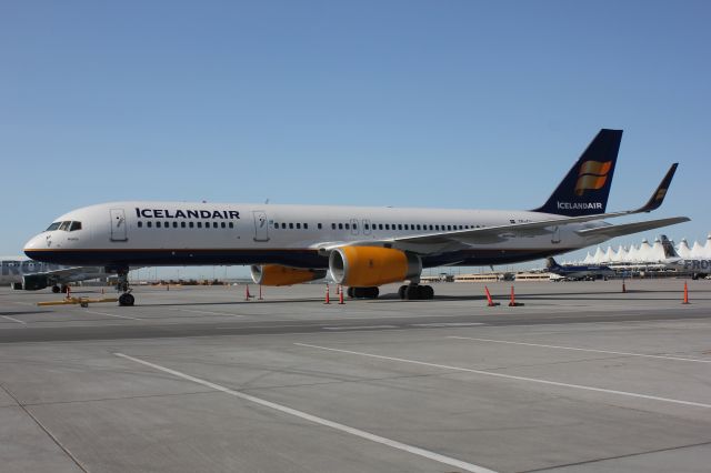 Boeing 757-200 (TF-FIU)