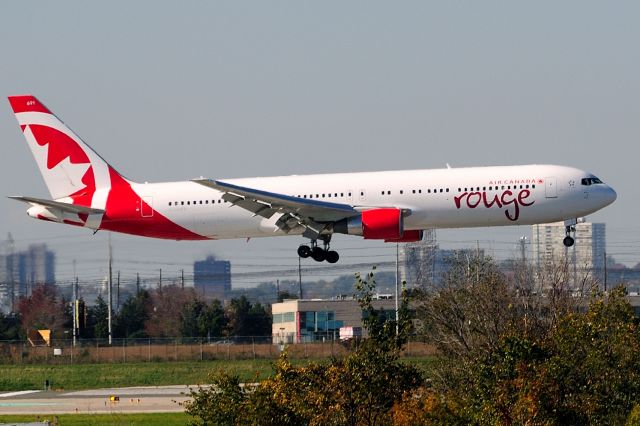 BOEING 767-300 (C-GHPE)